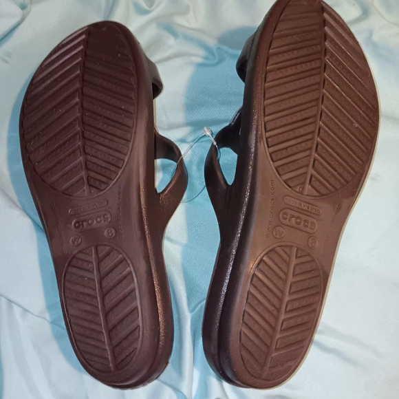 CROCS Brown Sandals with Gold Accent Womens Sz 8 - Picture 6 of 6